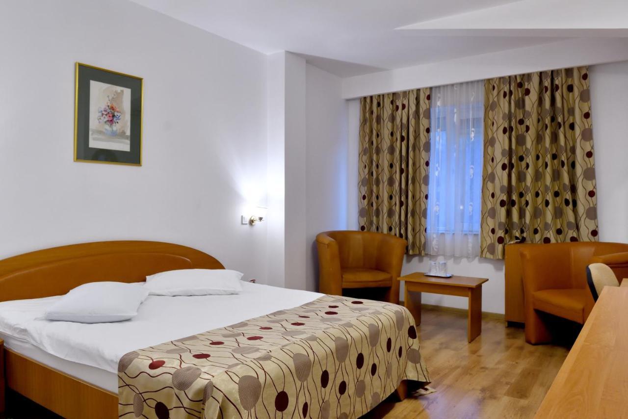 Hotel Select Tulcea Exterior foto